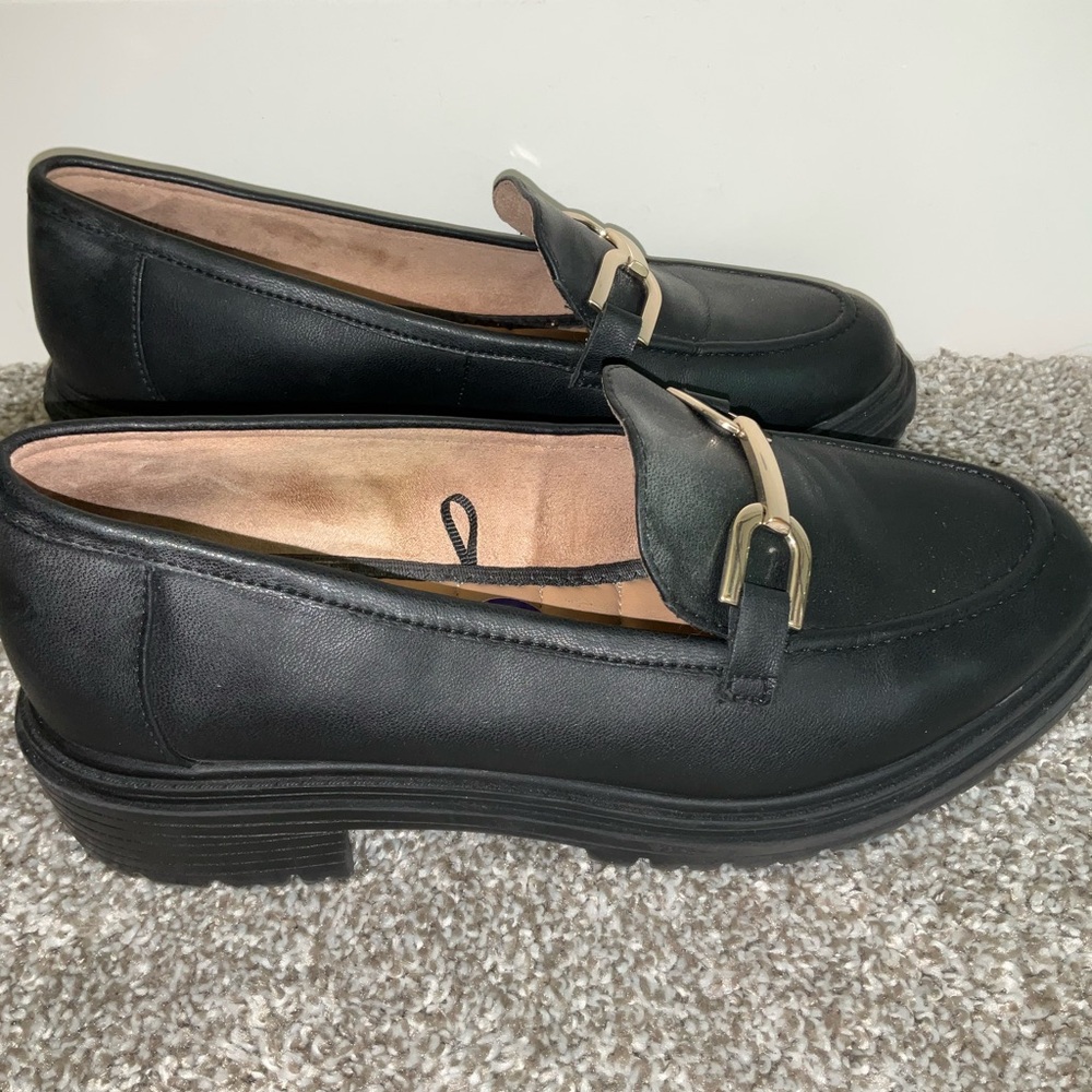 Rachel Zoe Black Leather-like Loafers with Gold Chain Detail Sz 8.5 - Picture 6 of 6